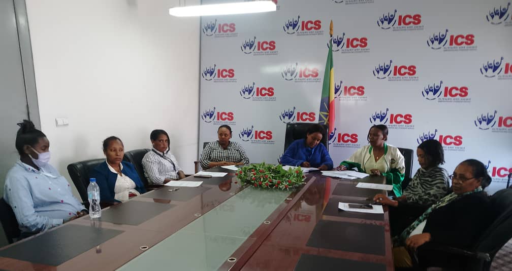 የኢሚግሬሽንና ዜግነት አገልግሎት ብልፅግና ፓርቲ የሴቶች ክንፍ ህብረት አንድ /1/ አመራር እና አባላት በዛሬው ዕለት 08/05/2018 ዓ.ም በየ 15 ቀን አንዴ የሚያደርጉት ውይይት።