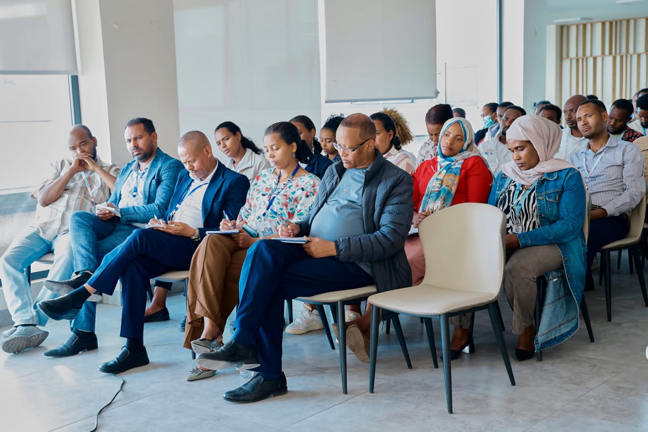 የኢሚግሬሽንና ዜግነት አገልግሎት ህብረት 1 እና 2 አባላት በብልፅግና ፖርቲ አደረጃጀትና አሰራር  እንዲሁም በኢንስፔክሽንና ዲሲፕሊን  መመሪያ ላይ ስልጠና ተሰጥቷል።