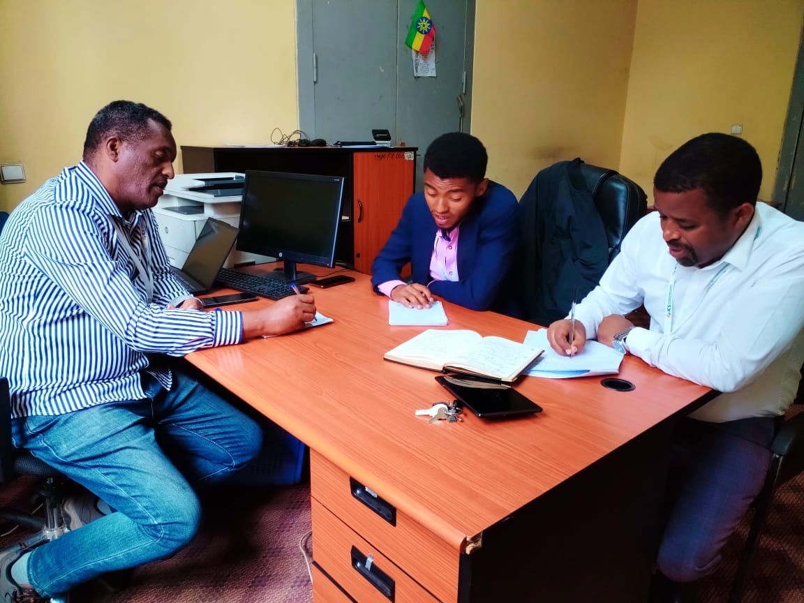 ቤተሰብ አንድ ስብሰባዎች