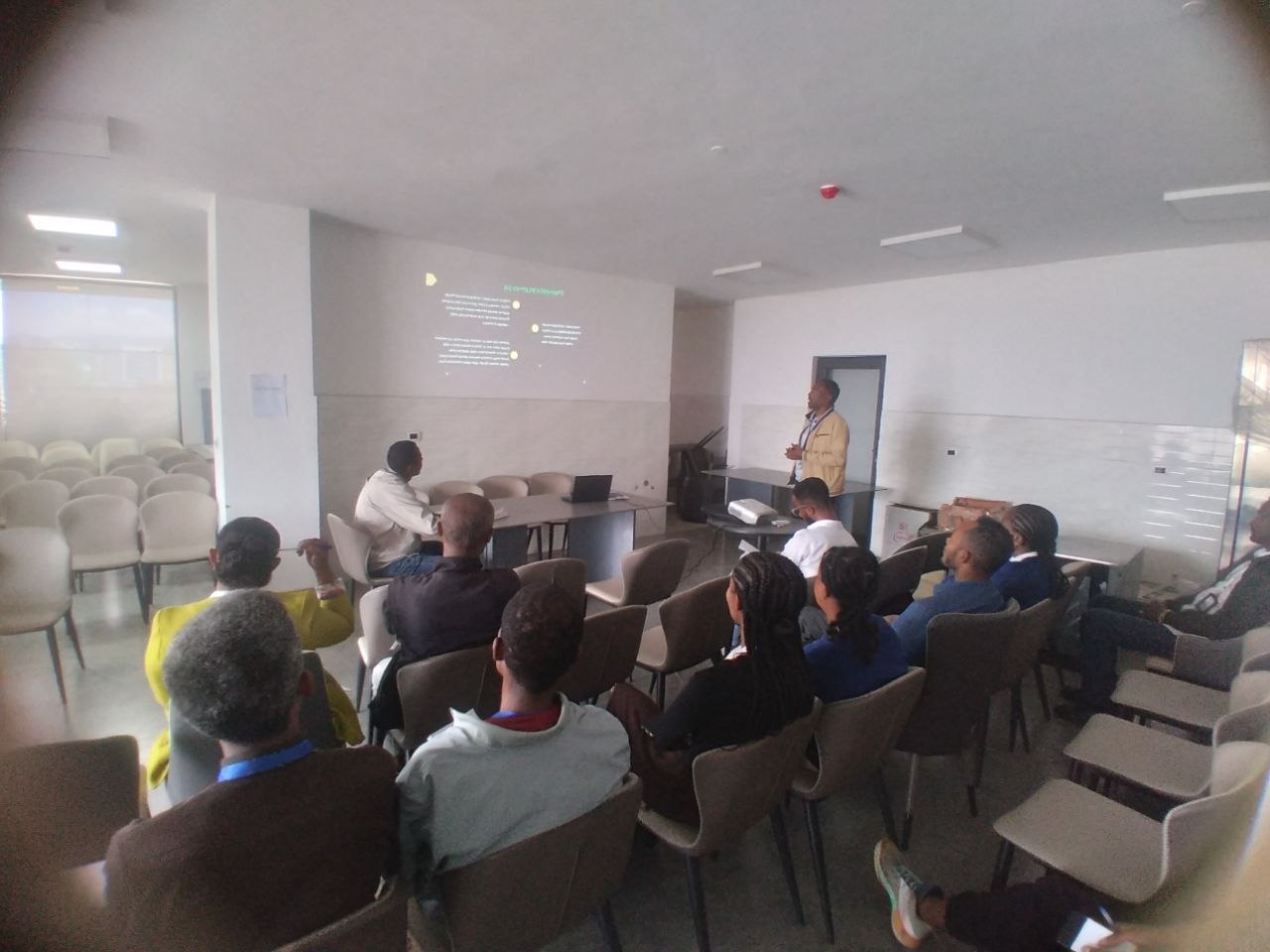 በቀን 24/07/2018 ከቀኑ 4:30-6፡00 ሰዓት ባለው “ህብረት ቁጥር አንድ ቤተሰብ ሁለት” የ 15 ቀን የቤተሰብ ጠቅላላ አባላት ውይይት በተሳካ ሁኔታ አካሄደ።