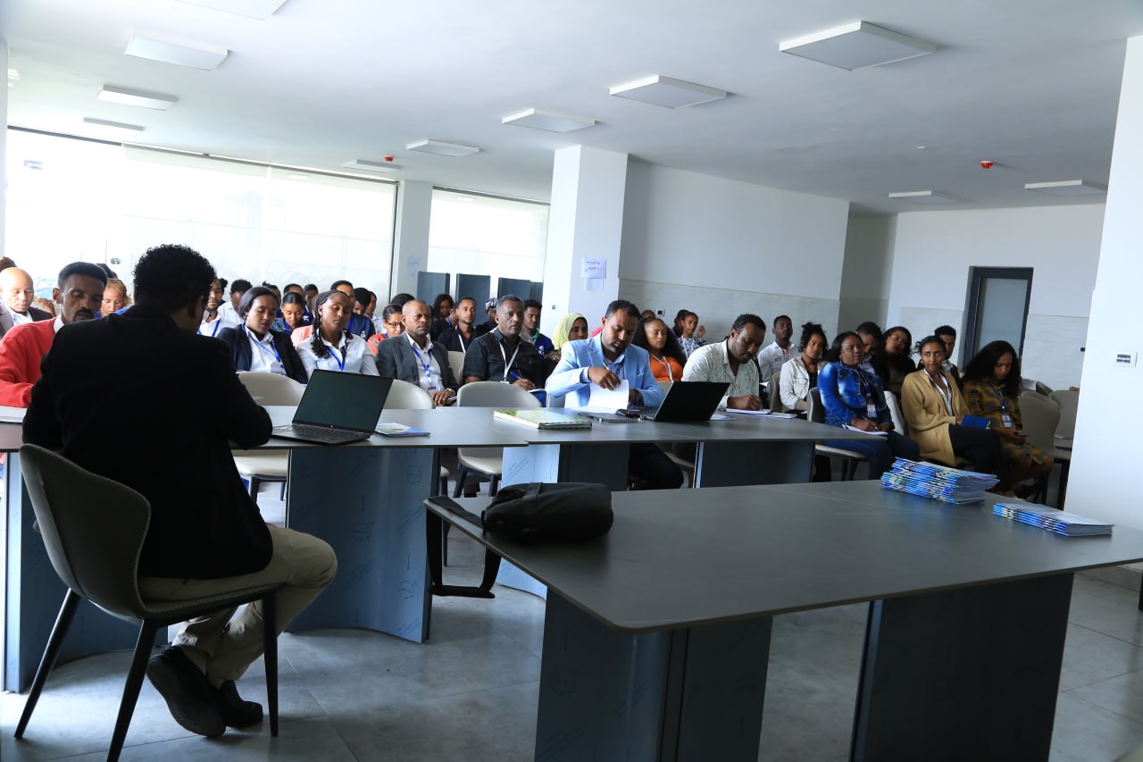 በዛሬው ዕለት የኢሚግሬሽንና ዜግነት  አገልግሎት ህብረት አንድ እና ሁለት አባላትና አመራሮች  የአሜሪካ እስራኤል  እና የኢራን ጦርነት ስትራቴጂያዊ እንድምታዎች እና መሻገሪያ አቅጣጫዎች በሚል ርዕሰ ከልሳነ ብልፅግና ቅፅ 1 ቁጥር 8 የተወሰደ ወቅታዊ የሆነውን በኦዲዮ መልክ ለጧት እና ከሰዓት  በተያዘለት ፕሮግራም መሠረት ተካሄደ።