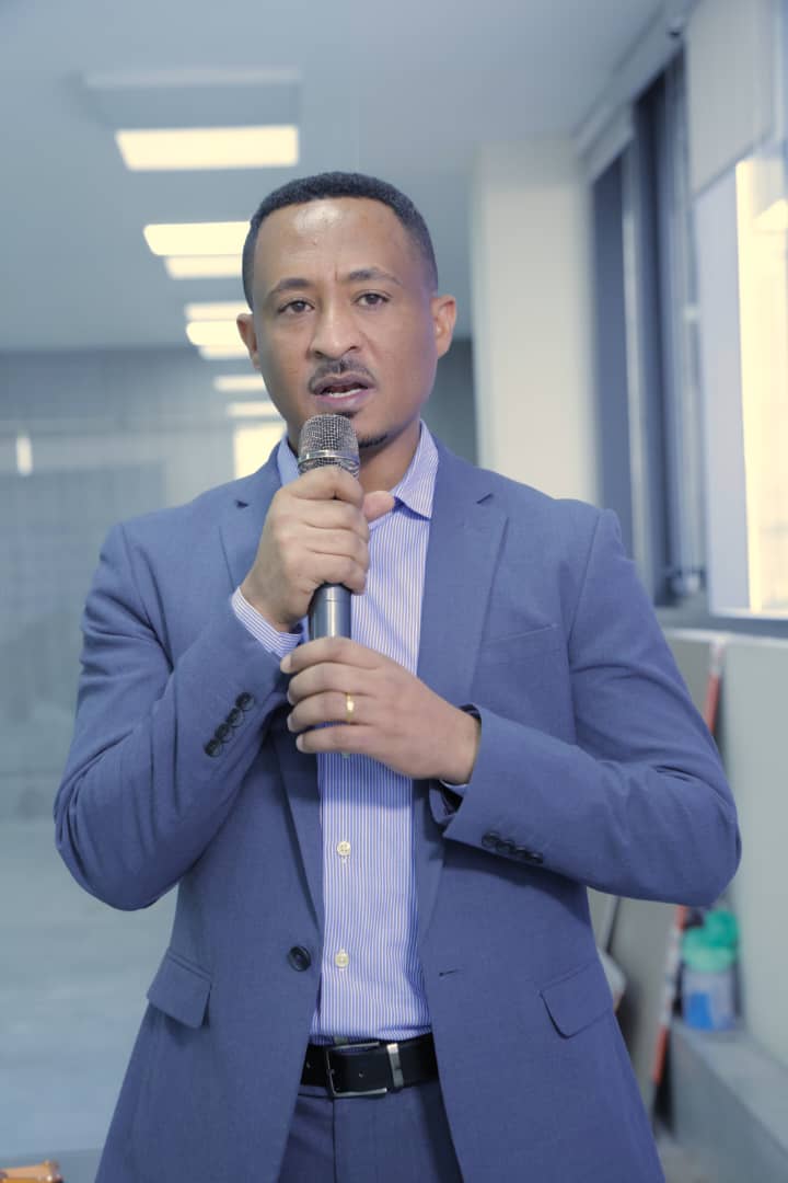 የኢሚግሬሽንና ዜግነት አግልግሎት ህብረት ቁጥር 1 እና 2 ዉጤታማ ምርጫ ለተምሳሌት ሃገር በሚል ርዕስ ይዞ የወጣዉ የፓርቲያችን መጻሄት ላይ ለአባላት ስልጠና መሰጠት ጀመረ።