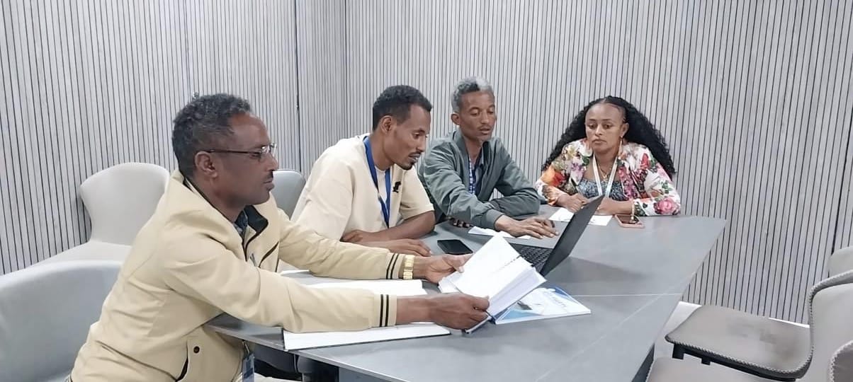በአስተዳደር ወረደ የኢሚግሬሽንና ዜግነት አገልግሎት የብልጽግና ፓርቲ ህብረት ቁ1 ቤተሰብ 2 ሳምንታዊ የቤተሰብ አመራር ውይይት በቀን 09 08 2018 ዓም ከቀኑ  ድረስ በሚከተሉት ነጥቦች ላይ ውይይት አድርጓል፡፡