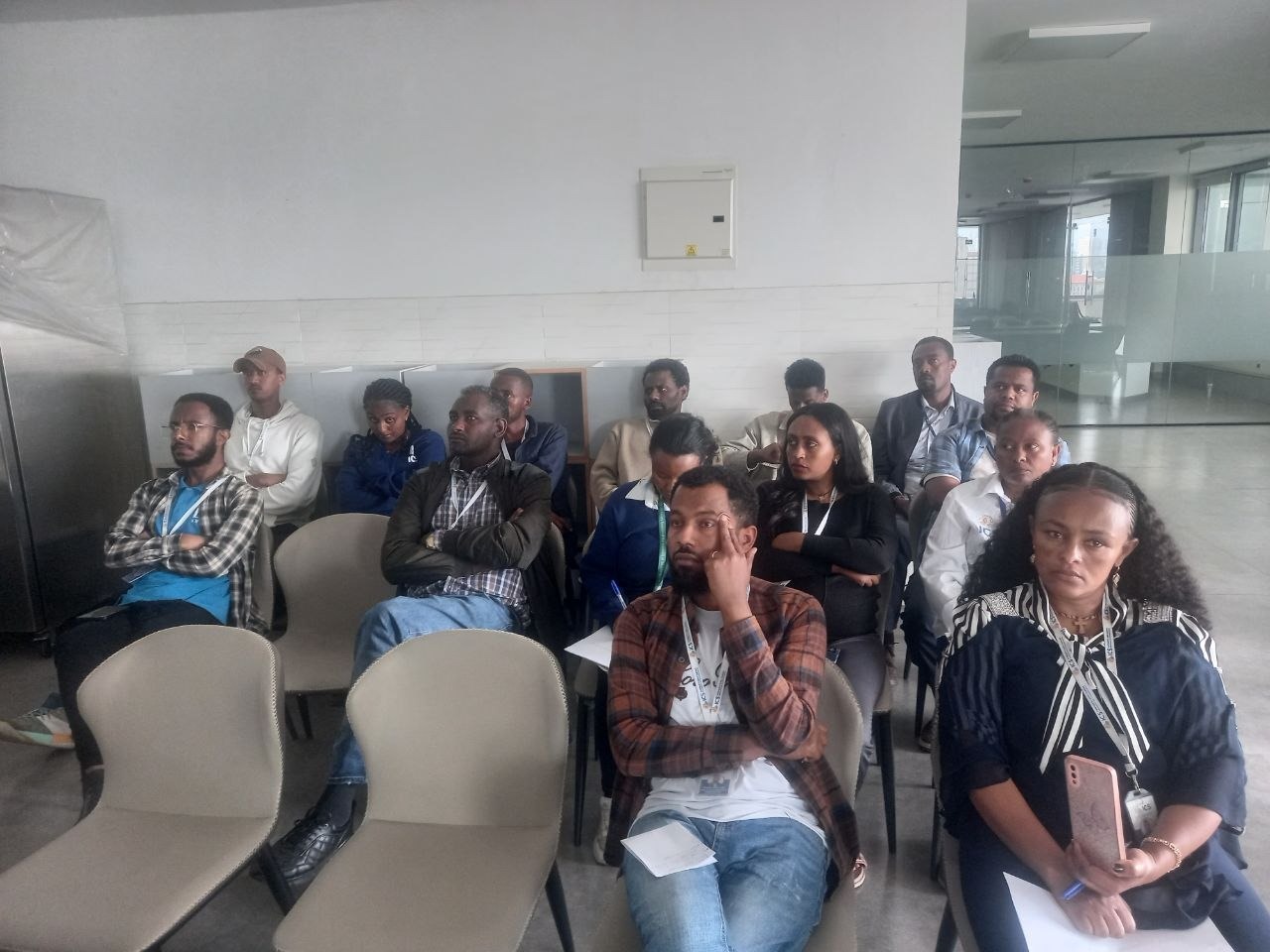 በአስተዳደር ወረደ የኢሚግሬሽንና ዜግነት አገልግሎት የብልጽግና ፓርቲ ህብረት ቁ1 ቤተሰብ 2 የ አስራ አምስት ቀን የቤተሰብ ጠቅላላ አባላት ውይይት በቀን 15 08 2018 ዓ.ም ውይይት አድርጓል፡፡