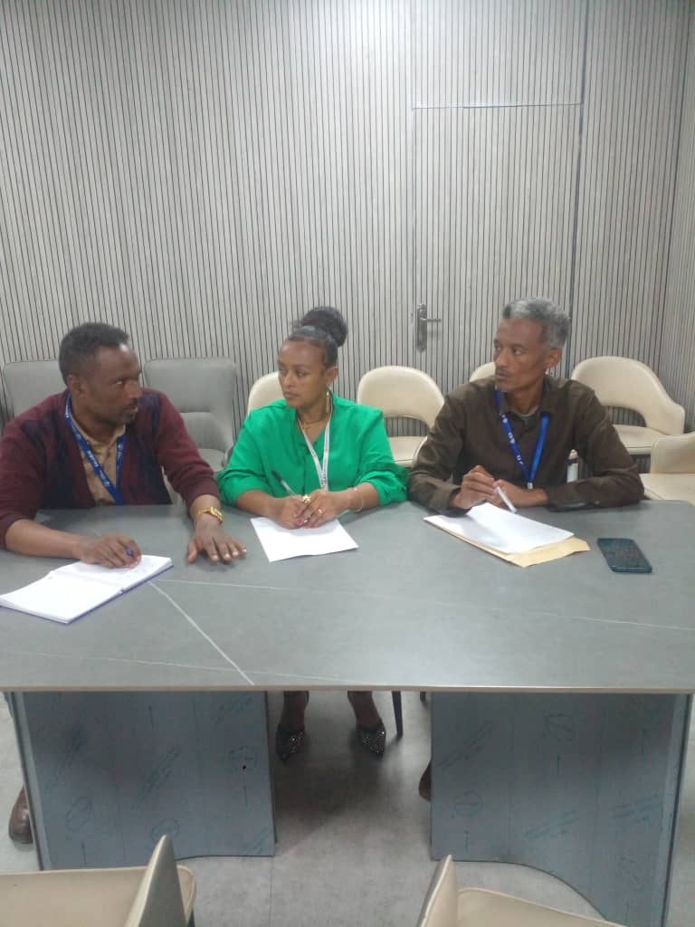 በአስተዳደር ወረዳው ህብረት 1 ቤተሰብ 2 በቀን 04 -09- 2018 የቤተሰብ አመራር አባላት ውይይት አድርገዋል። 