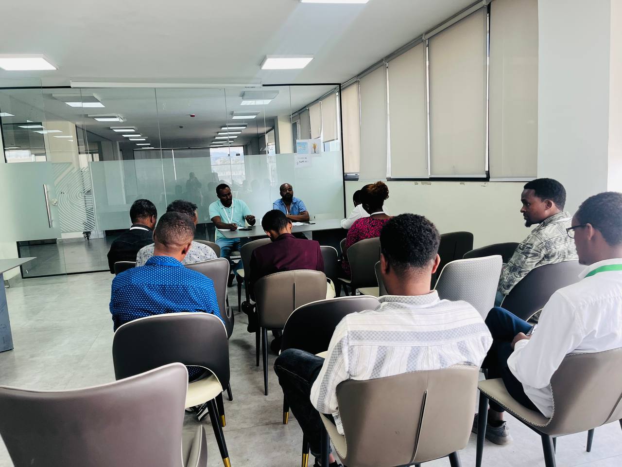 የኢሜግሬሽን ቁጥር አንድ ግንቦት 27-2018 ዓ.ም መደበኛ የህብረት የዘርፎች ና የቤተሰብ ወራዊ መደበኛ ውይይቶችን አድርጓል::