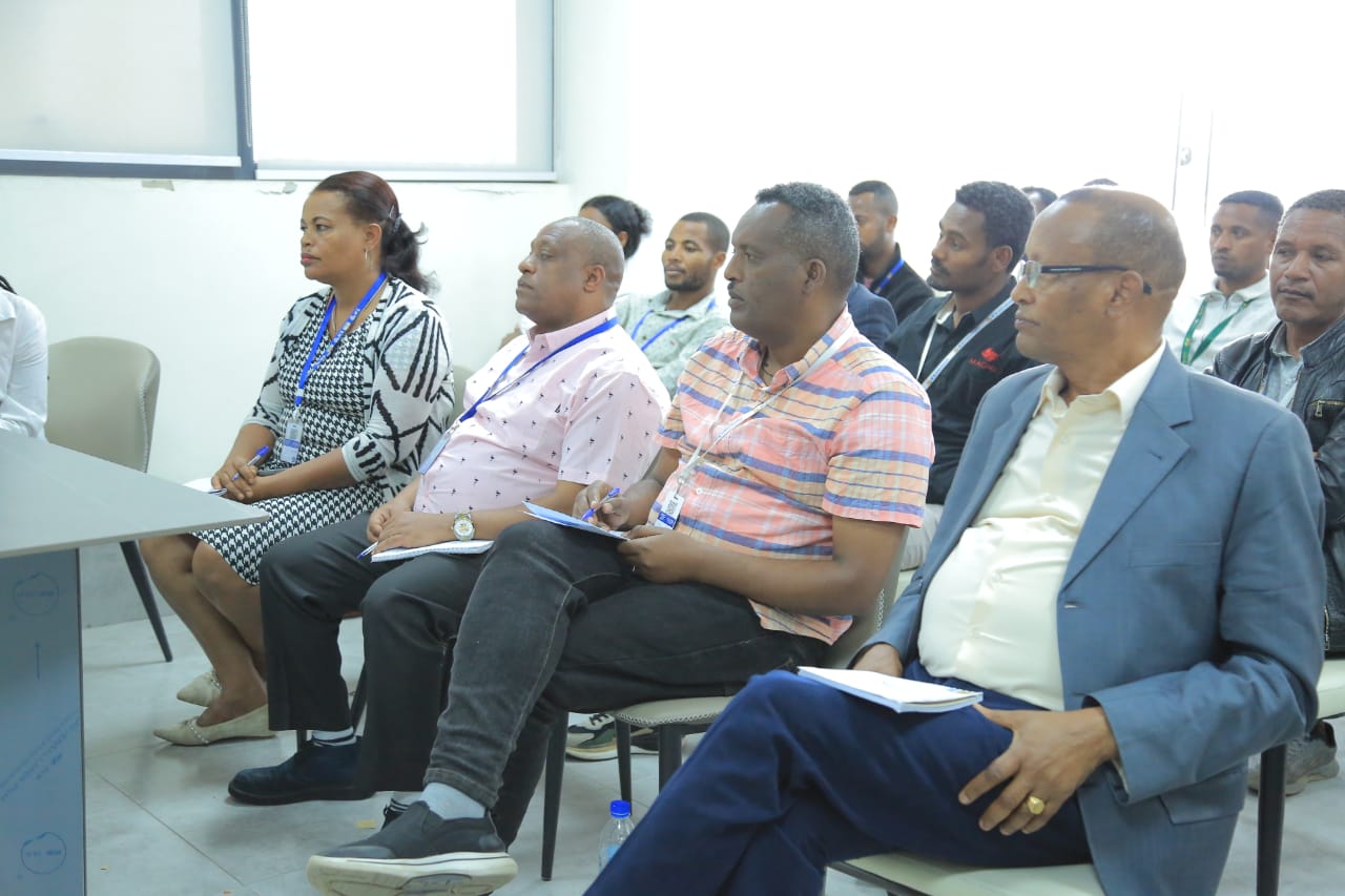 ሰላም አባላት ዛሬ የሁለቱም የህብረት - የቤተሰብ - የወጣቶች ና የሴት ክፉ አመራሮች መደበኛ የዘርፎችን ተግባራትን እና በቀጣይ ለሚደረጉ መድረኮች የቅድመ ዝግጅት ስራዎች ላይ ውይይቶችን ና የቀጣይ አቅጣጫዎች ላይ ሰፊና ጥልቅ ውይይት አድርጓል::