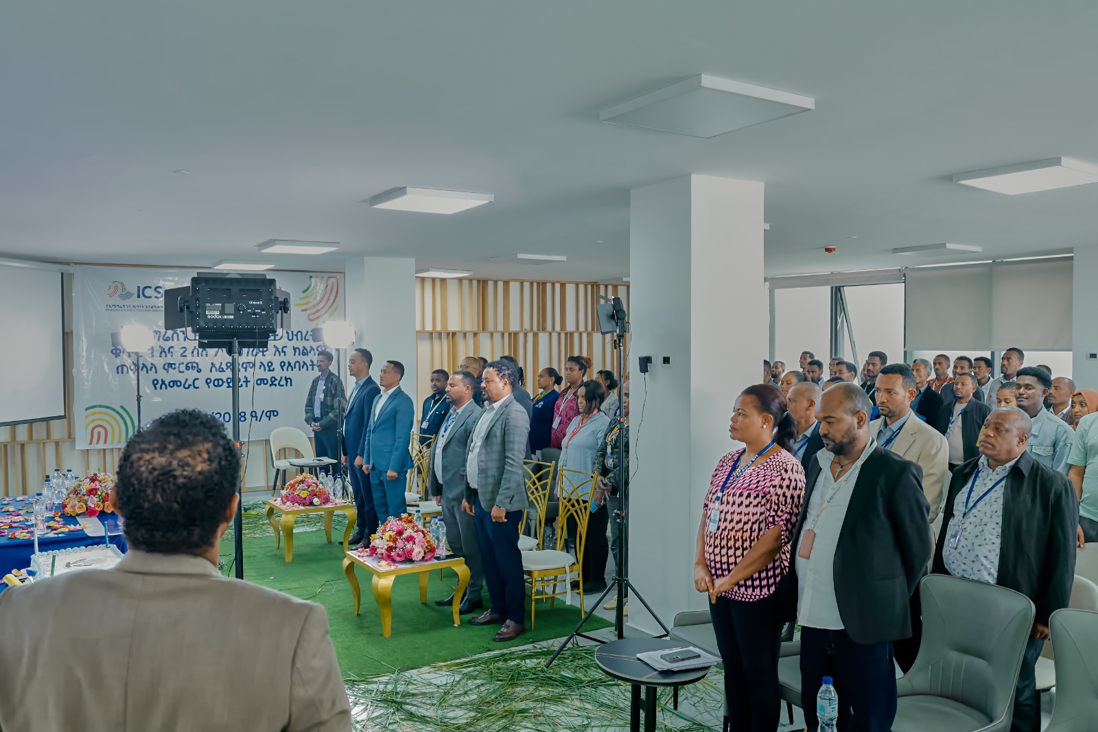 የኢሚግሬሽንና ዜግነት አገልግሎት የብልፅግና ፓርቲ አመራሮች እና አባላት በወቅታዊ ጉዳዮች ዙሪያ ውይይት አደረጉ፡፡