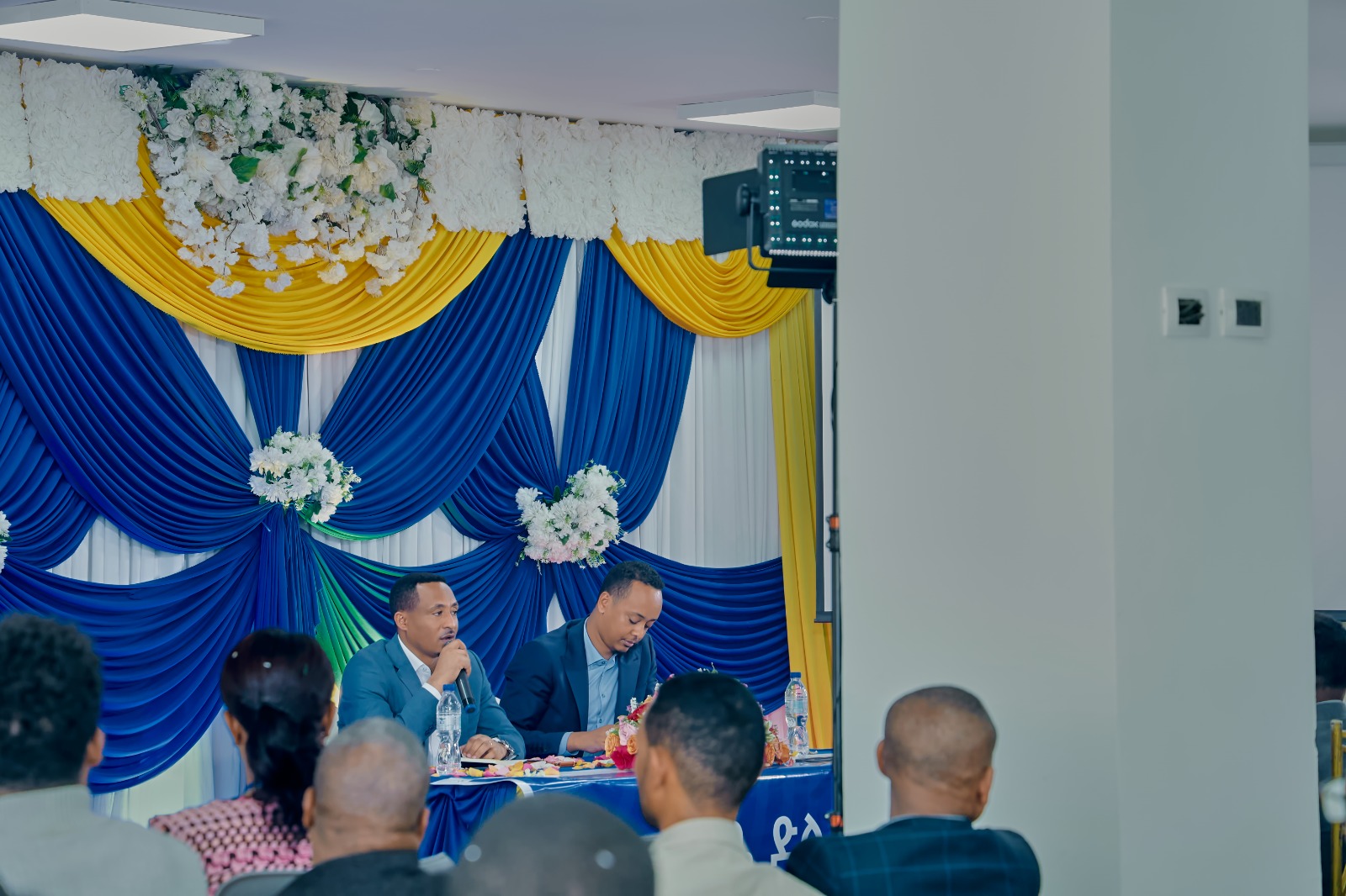 የኢሚግሬሽንና ዜግነት አገልግሎት የብልፅግና ፓርቲ አመራሮች እና አባላት በወቅታዊ ጉዳዮች ዙሪያ ውይይት አደረጉ፡፡