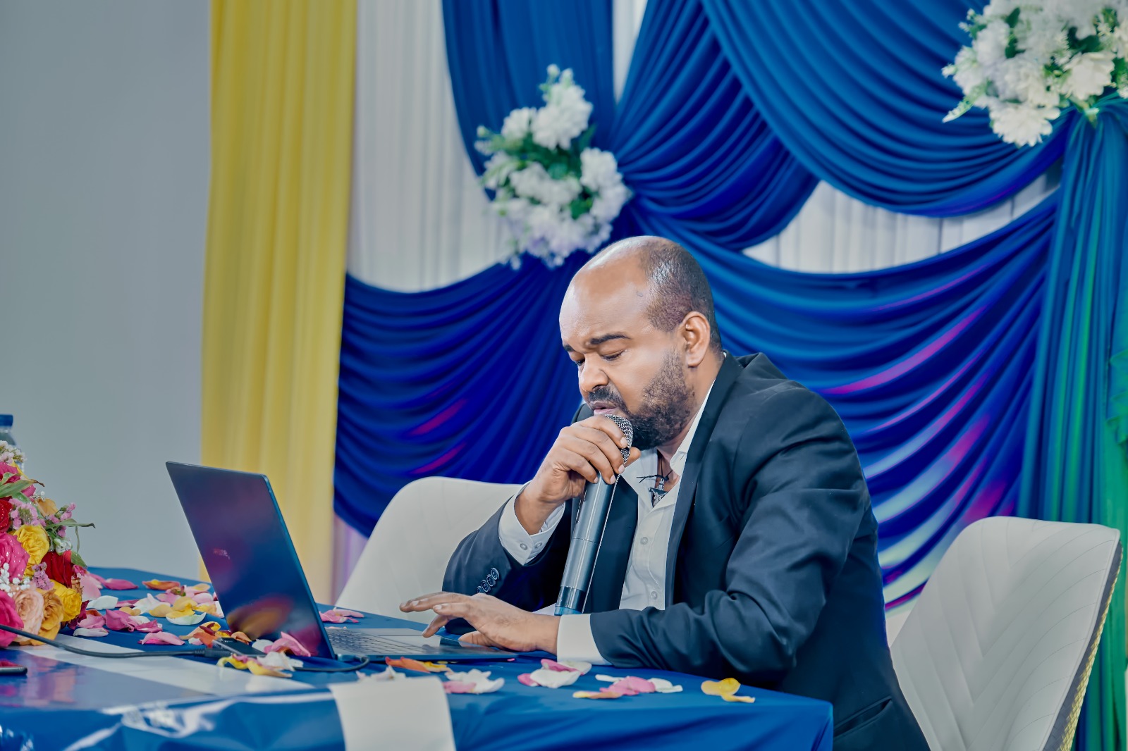 የኢሚግሬሽንና ዜግነት አገልግሎት የብልፅግና ፓርቲ አመራሮች እና አባላት በወቅታዊ ጉዳዮች ዙሪያ ውይይት አደረጉ፡፡