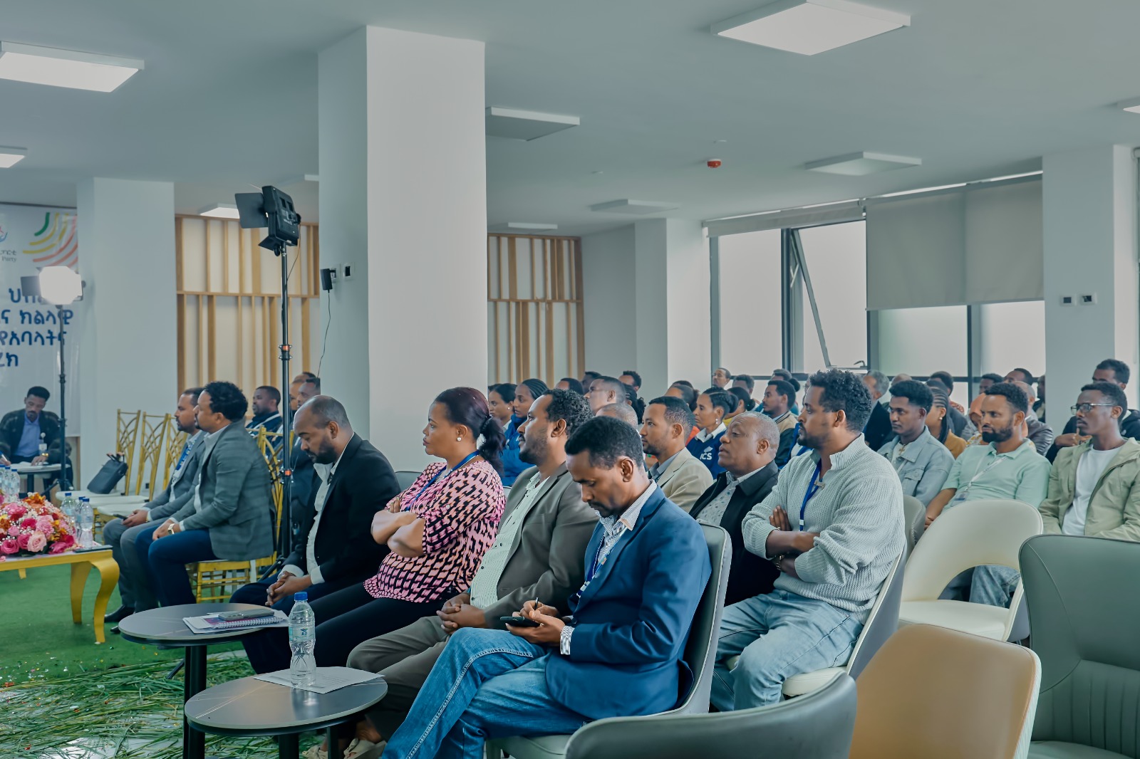 የኢሚግሬሽንና ዜግነት አገልግሎት የብልፅግና ፓርቲ አመራሮች እና አባላት በወቅታዊ ጉዳዮች ዙሪያ ውይይት አደረጉ፡፡